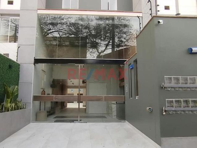 Departamento De Estreno Primer Piso De 130 Mt + 2 Jardines Internos En Chorrillos