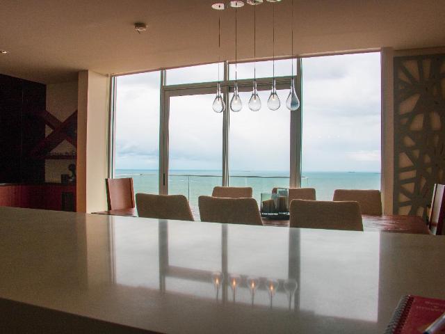 DEPARTAMENTO DE LUJO AMUEBLADO CON AMENIDADES Y VISTA AL MAR