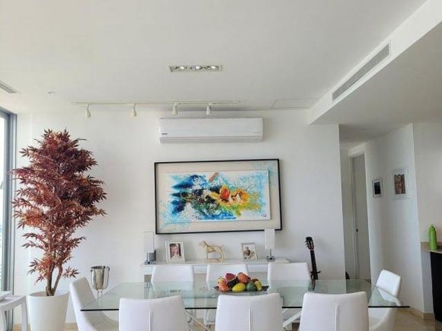 Departamento de lujo amueblado en venta en Country Towers
