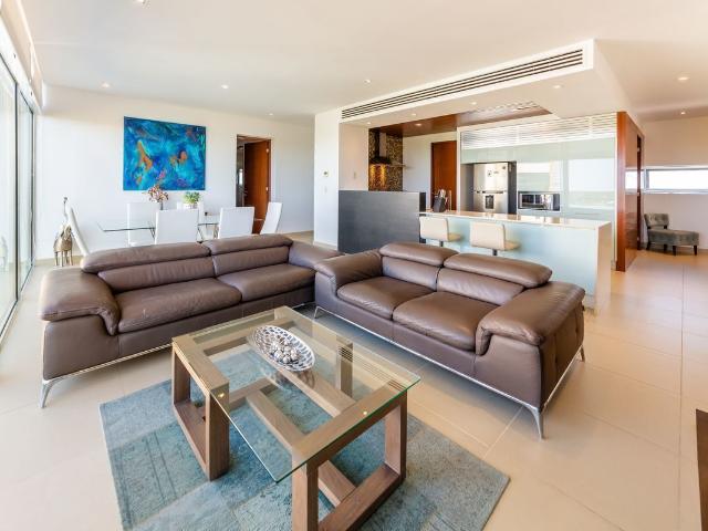 Departamento de Lujo en Renta en Yucatán Country Club con Acción