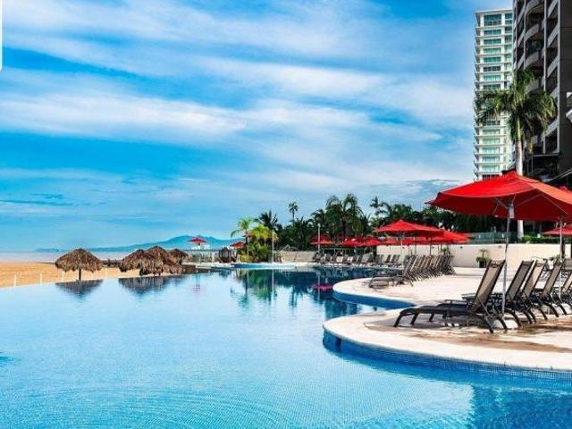 Departamento de Lujo Frente al Mar en Venta en Puerto Vallarta