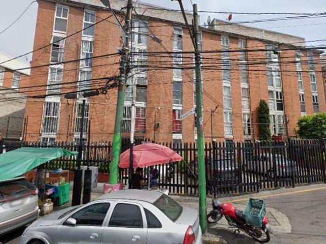 DEPARTAMENTO DE REMATE EN ERMITA IZTAPALAPA, CERCA DE PLAZA CENTRAL