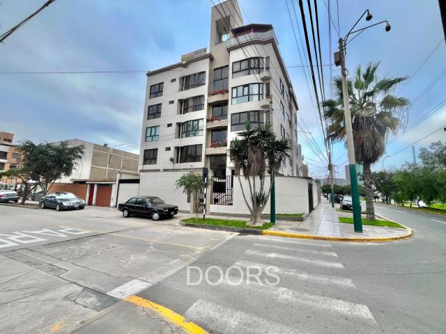 Departamento Dúplex en Venta en La Urb. Las Gardenias, Santiago de Surco
