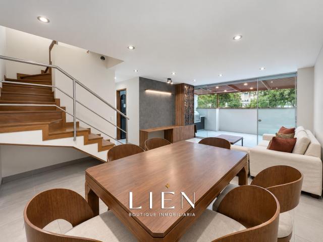 Departamento dúplex frente a parque en venta