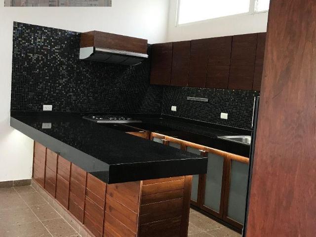 Departamento en 3er piso con Elevador ?Zona dorada? 3 Recamaras, Alberca y Roof