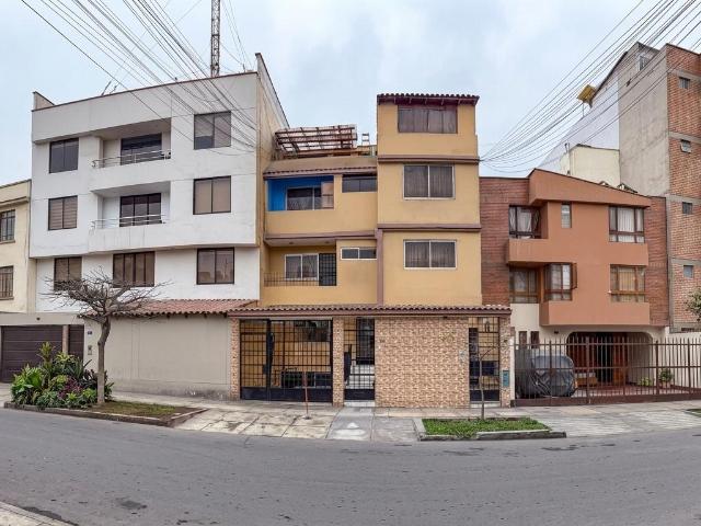 DEPARTAMENTO en 1er PISO EN SURCO INDEPENDIENTE CON COCHERA 2 PLANTAS 3 Hab cuarto servicio/baño