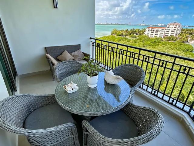 Isla Dorada Departamento en Venta en Isla Dorada ? 3 Rec?maras, Casa Club y Playa a Minutos en la Zona Hotelera