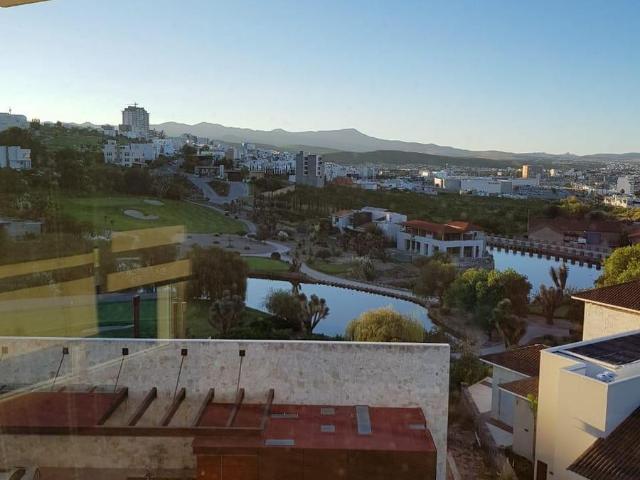 Departamento en Club de Golf la Loma