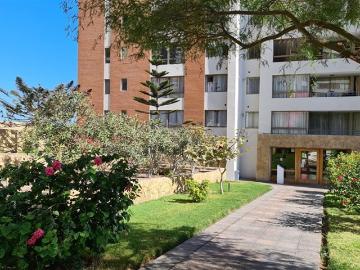 Apartamento en arriendo en Avenida Cerro Paranal - Estacionamiento