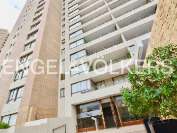 Apartamento en arriendo en Avenida Cerro Paranal - Estacionamiento