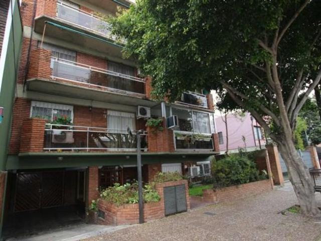 Departamento en alquiler, 2 ambientes con cochera. A metros de Av Santa Fe. Martínez