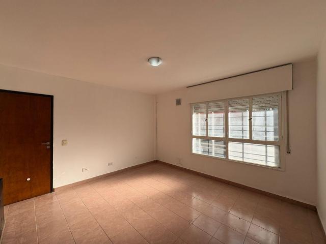 Departamento en Alquiler | 2 Dormitorios | Centro | Planta Baja con Patio | Cocina Separada