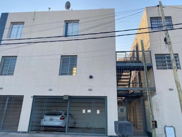 Departamento en alquiler con balcón y coch