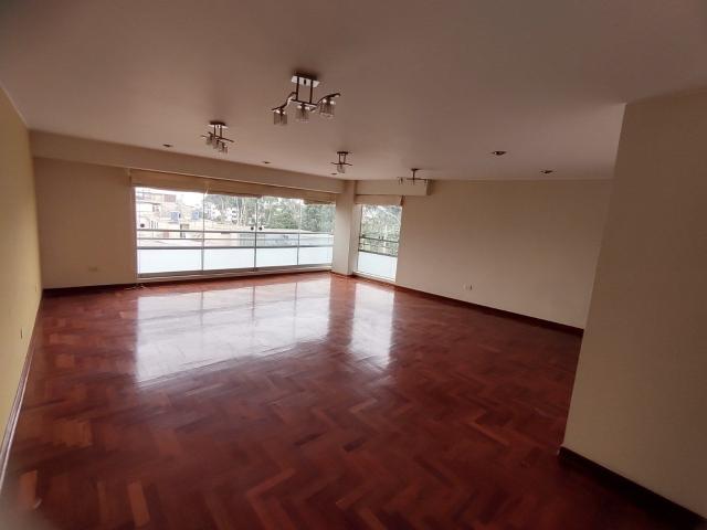 DEPARTAMENTO EN ALQUILER | ASCENSOR DIRECTO | COCHERA DOBLE LINEAL
