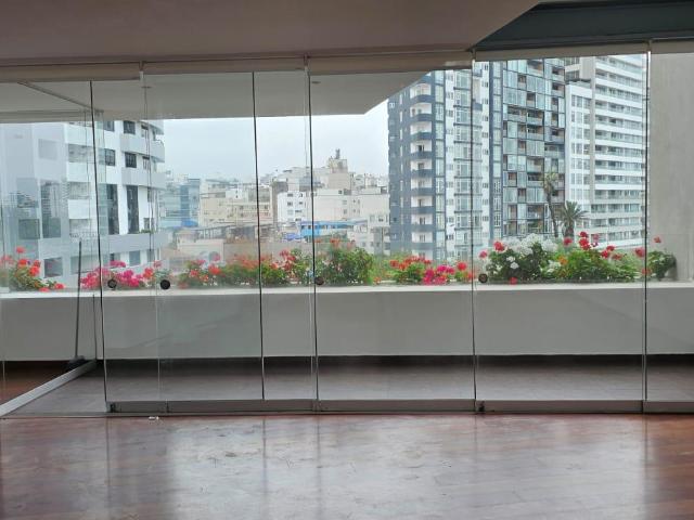 DEPARTAMENTO EN ALQUILER DE 3 DORMITORIOS CON VISTA AL MAR