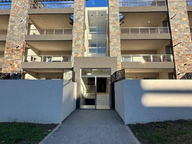 Departamento en alquiler de 1 dormitorio c/ cochera en Canning