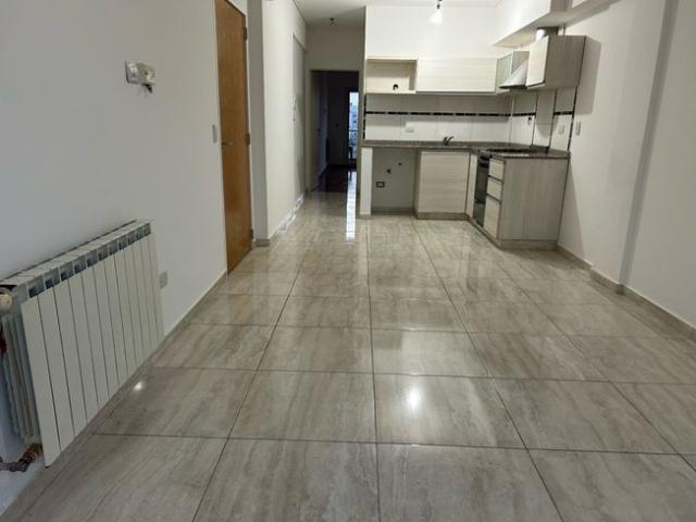 Departamento en alquiler de 1 dormitorio c/ cochera en Parque Patricios