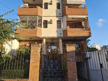 DEPARTAMENTO EN ALQUILER DE DOS AMBIENTES EN WILDE CON COCHERA