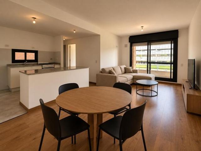 Departamento en alquiler de un dormitorio, balcón y cochera en Condominio Los Pasos, Fisherton
