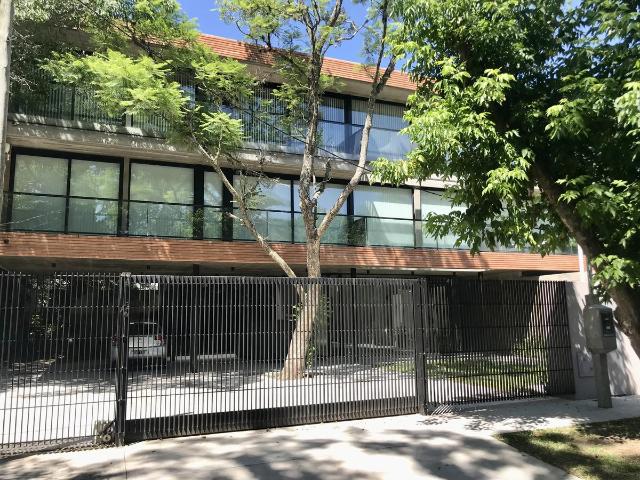 Departamento en alquiler en el centro de City Bell. 474 Esq. 14. 2 dorm cochera. Impecable