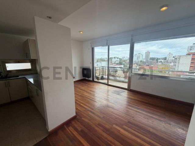 DEPARTAMENTO EN ALQUILER EN LA PLATA DE 2 DORMITORIOS, CON BALCON Y COCHERA