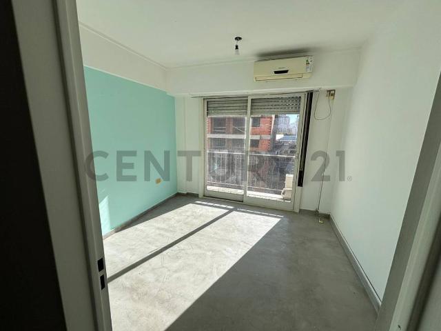 Departamento en alquiler en La Plata de dos dormitorios con balcón