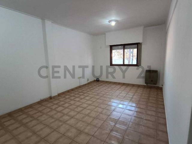Departamento en alquiler en La Plata de dos dormitorios y cochera