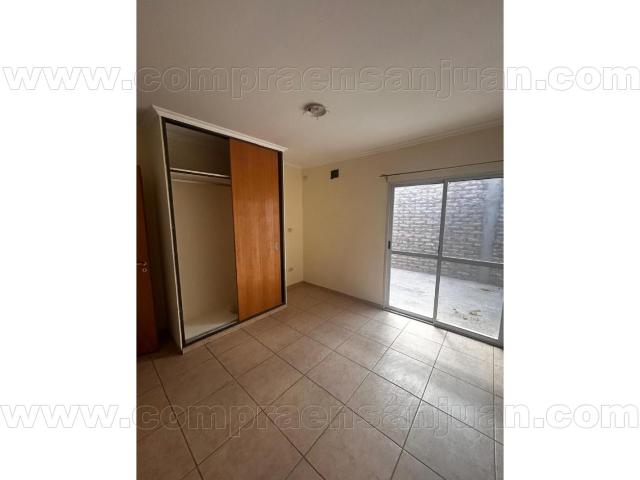 Departamento En Alquiler En Santa Lucia 1 Dormitorio Cochera, Patio Privado