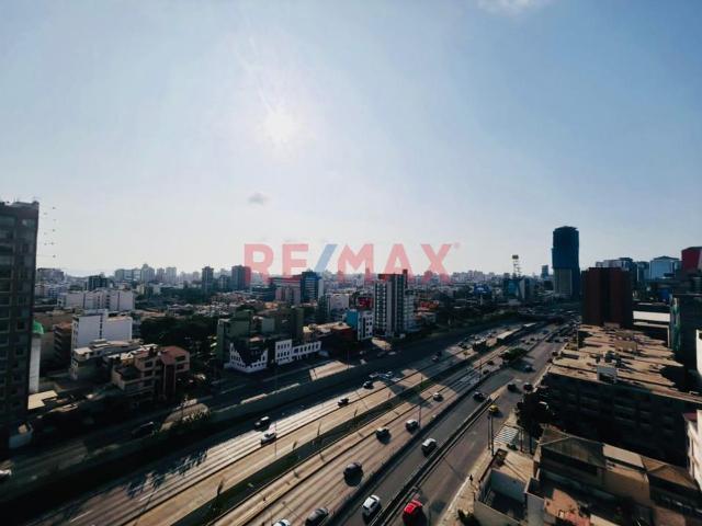 Departamento en alquiler en Surquillo a S/2,300 al mes