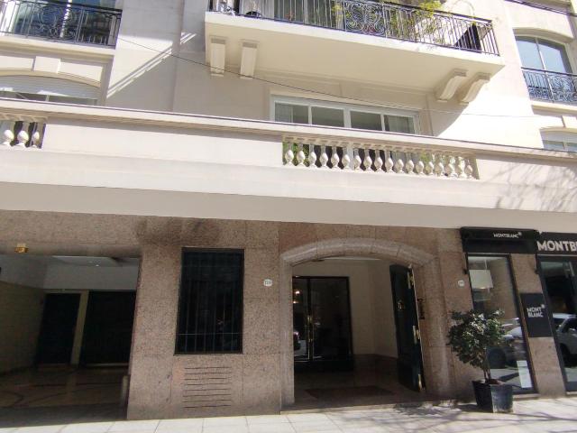 Departamento en Alquiler en Recoleta Av. Alvear al 1900