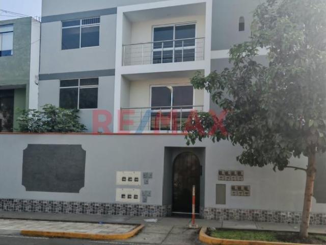 Departamento En Alquiler Matellini Chorrillos Frente A Parque