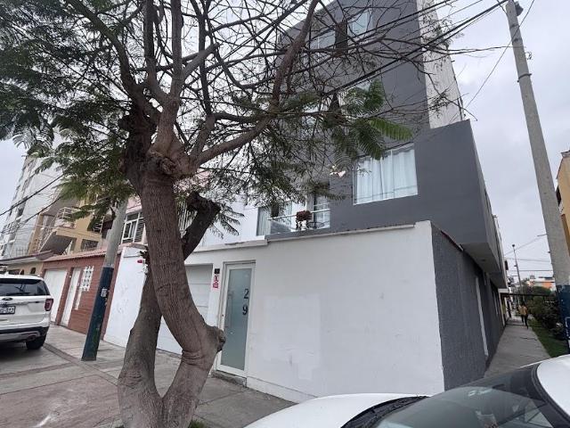 Departamento en alquiler primer piso frente a parque