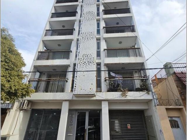 Departamento en alquiler un dormitorio al frente con cochera. Excelente estado. Arroyito Río