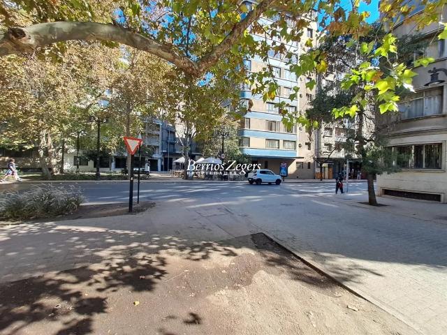 Departamento en arriendo de 1 dorm. stgo. sector lastarria
