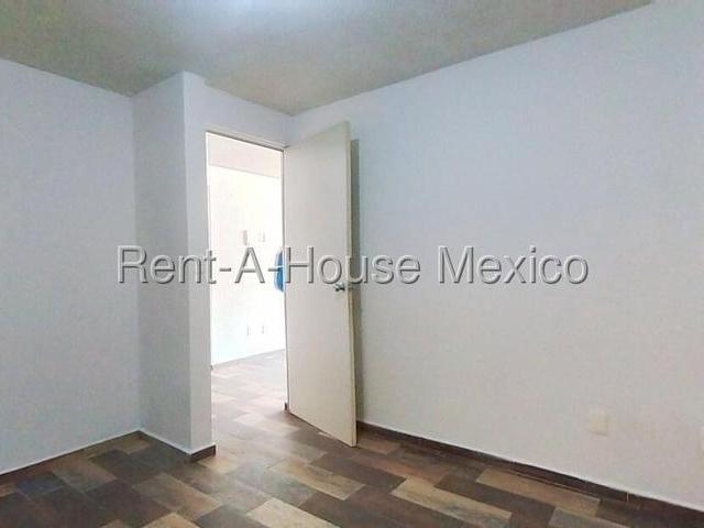 Departamento en Boulevard San Jeronimo, Fraccionamiento Real Granada, Tecamac