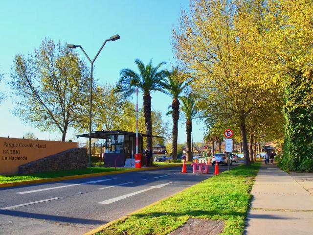 Departamento En Barrio La Hacienda Al Frente Colegio P De V