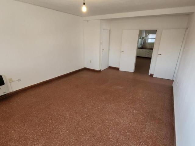DEPARTAMENTO EN GODOY CRUZ SOBRE AV. SAN MARTÍN
