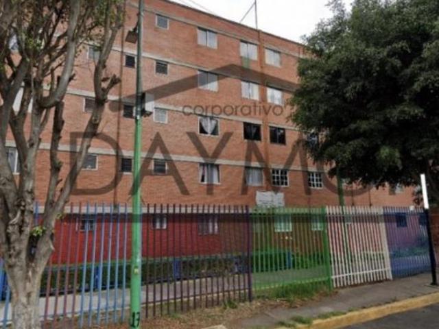 Departamento en Enrique Contel y Emilio Balli, Emilio Balli y Década Nacional, Iztapalapa,CDMX