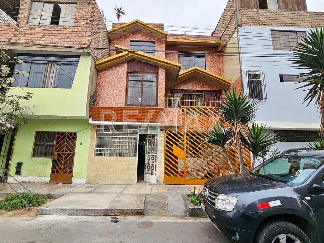 Departamento En El Primer Piso De Una Casa Residencial De 3 Pisos