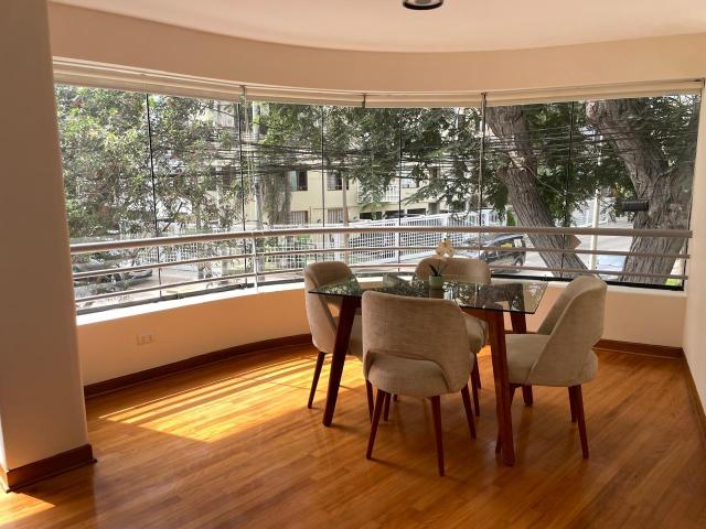 Departamento en excelente ubicación, 2 dorm, 1 cochera, 100m2, Miraflores