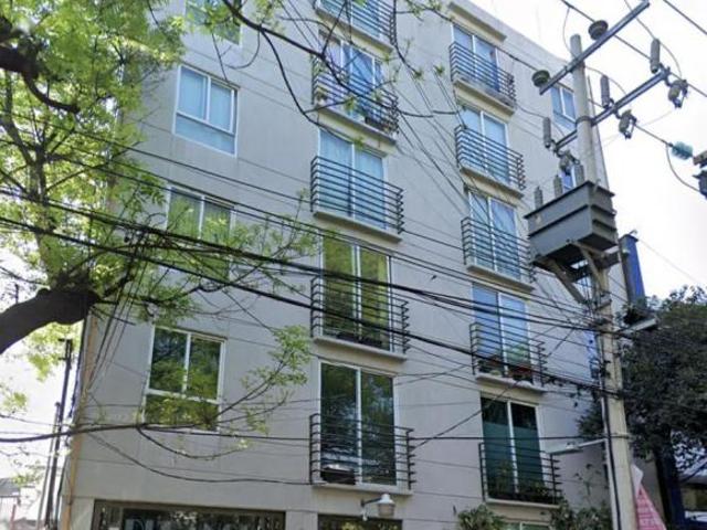 Departamento en la Colonia Roma con 3 recamaras, ¡REMATE!