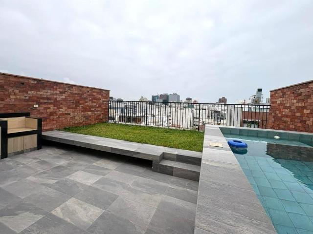 Venta de Departamento Duplex en Miraflores / Piscina