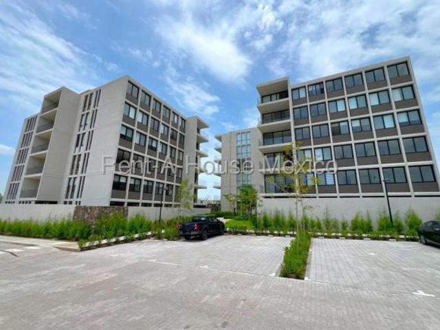 Departamento en piso 4 con 3 recamaras, terraza, alberca y seguridad privada – Jurica