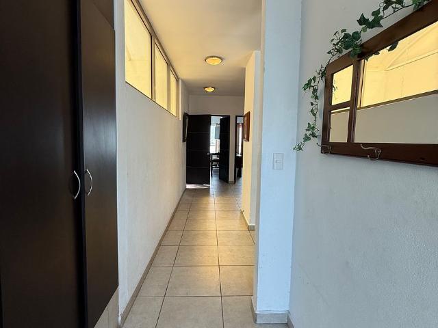 Departamento en planta alta con excelente ubicación