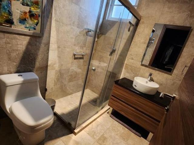 Departamento en planta baja con amplio jardín y terraza en Ventanas