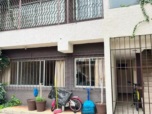 DEPARTAMENTO EN PLANTA BAJA CON PATIO PRIVADO EN COYOACAN