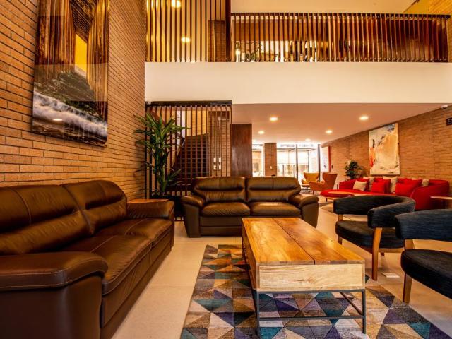 Departamento en Planta Baja con 1 Rec?mara mas Estudio, Estacionamiento, en Zona del Country
