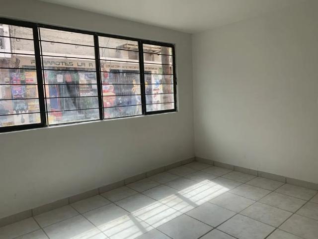Departamento En Planta Baja Iluminado Con Bellos Espacios 2 Recamaras Un Báño Y Un Cajón De Estacionamiento, Excelente Ubicación Pues Tiene 3 Vías De Acceso Muy Importantes