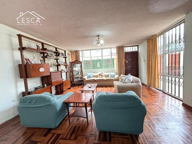 DEPARTAMENTO EN PRIMER PISO DE 228 M2, CERCA A PARQUE