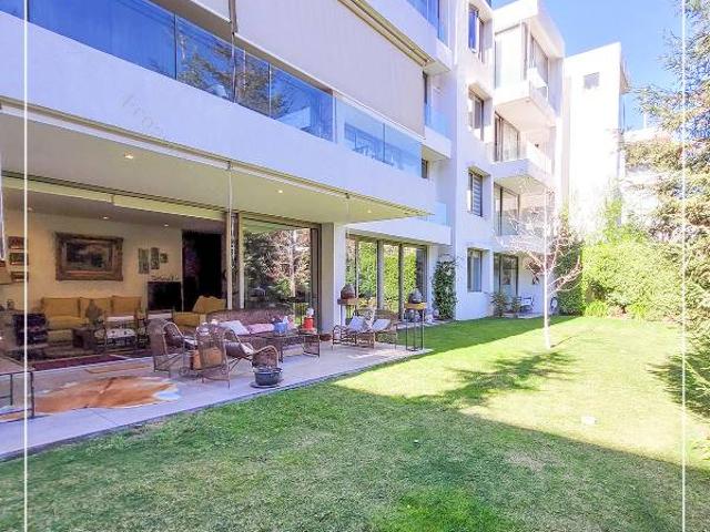 Departamento en primer piso, en condominio en La Dehesa